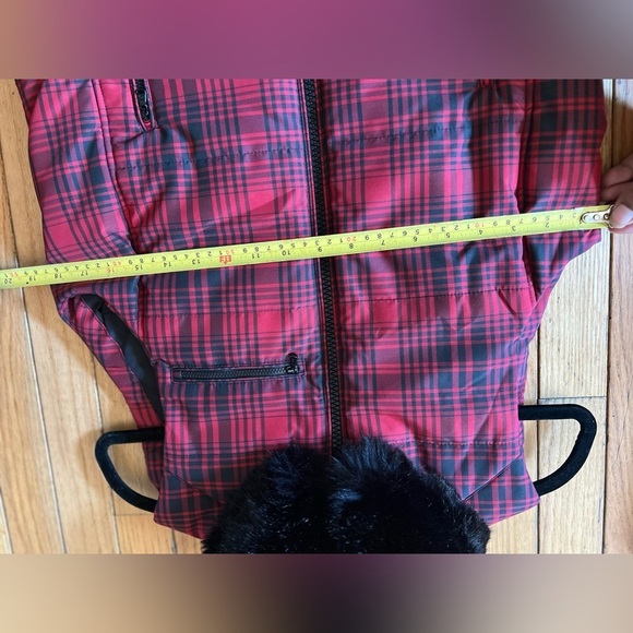 Lauren Ralph Lauren Plaid Down Puffer Vest Red Black faux Fur Collar Size Small - Picture 4 of 5